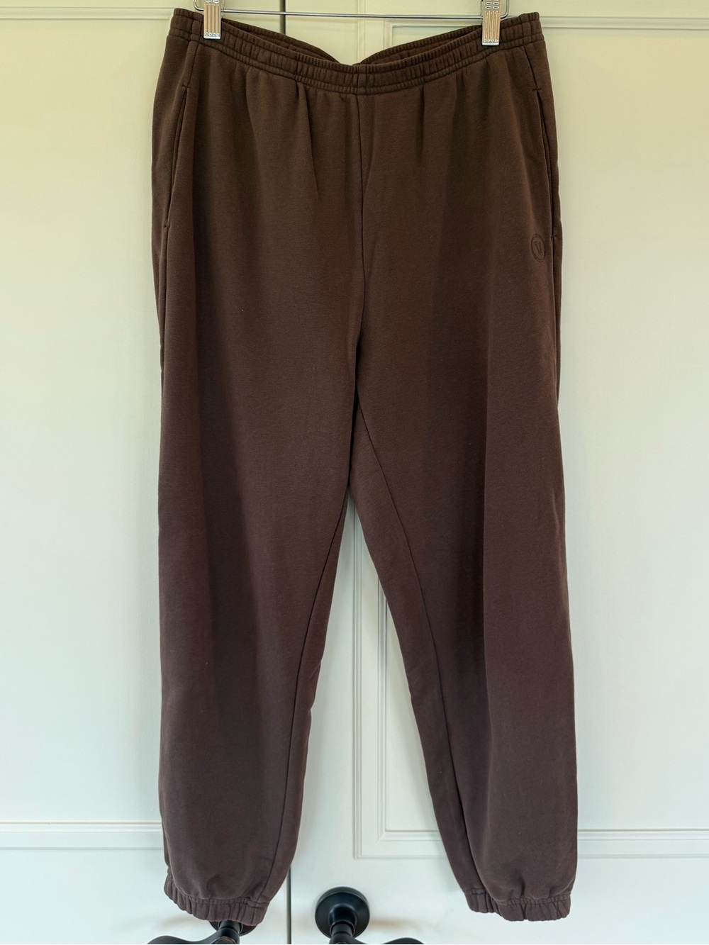 Vuori Women's Sweatpants in brown, size M